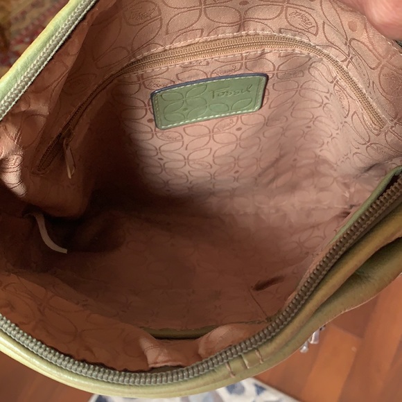 ☘️Authentic Fossil Green Leather Crossbody 💚 - Picture 9 of 12